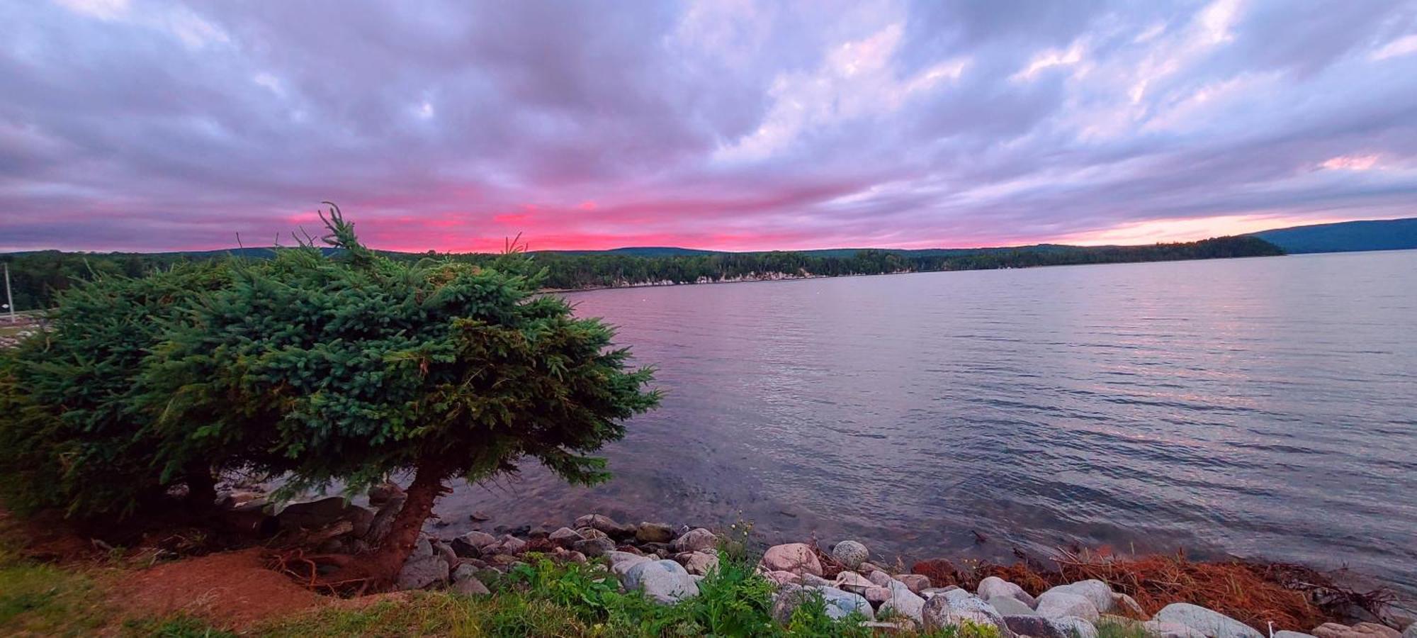 St Ann'S Motel & Cottage Baddeck Inlet エクステリア 写真